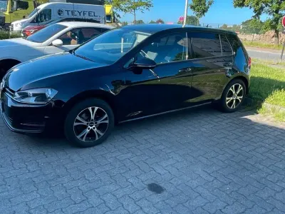 Gebraucht VW Golf VII 85 PS (62 kW) 2014 Schwarz Kleinwagen
