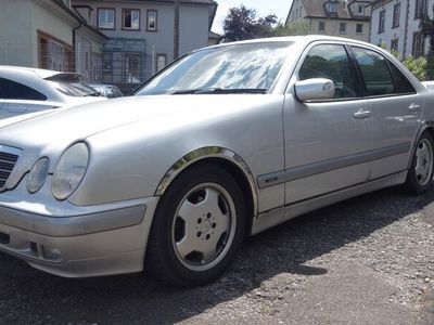 Mercedes E200