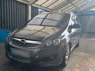 Silber Gebraucht 2011 Opel Zafira Van / Kleinbus | 3.600 € (Etwas zu teuer)