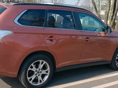 Begagnad Mitsubishi Outlander 150 HK (110 kW) 2012 Grå SUV