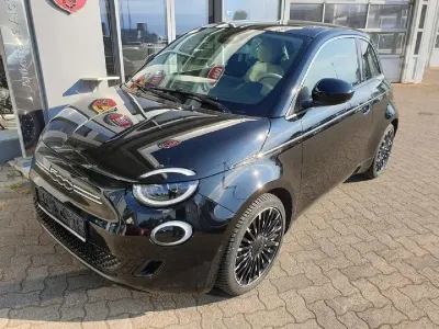 Gebraucht Fiat 500e La Prima 86 kW (118 PS) 2024 Colore esterno (onyx schwarz) Limousine