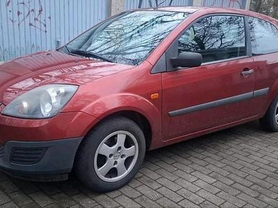 Gebraucht Ford Fiesta 69 PS (50 kW) 2007 Rot Kleinwagen