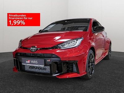 Rot Neu 2025 Toyota Yaris Limousine | 55.990 € (Etwas zu teuer)