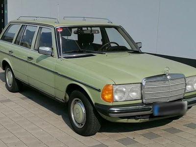 Second-hand Mercedes 300 80 CP (58 kW) 1979 Verde Break