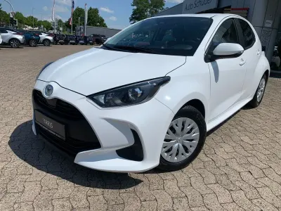 Gebraucht Toyota Yaris Basis 72 PS (52 kW) 2023 Weiß Kleinwagen