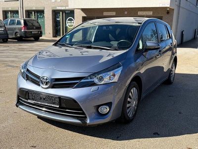 Gebraucht Toyota Verso Executive 147 PS (108 kW) 2013 Blau Van / Kleinbus