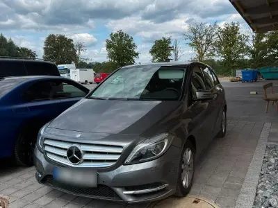 Gebraucht Mercedes B180 116 PS (85 kW) 2012 Grau Kleinwagen