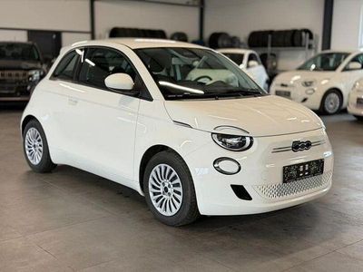 Begagnad Fiat 500e 86 kW (118 HK) 2023 Vit Sedan