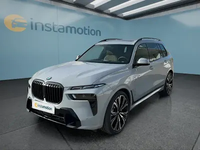 Neu BMW X7 M Sport 340 PS (250 kW) 2025 Grau SUV