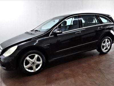 Obsidianschwarz metalliclack Gebraucht 2006 Mercedes R320 Sport Van / Kleinbus | 1.999 € (Guter Preis)