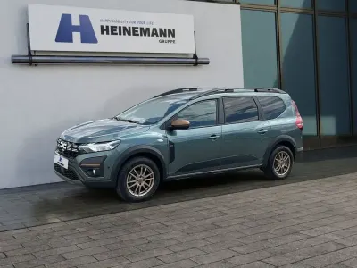 Gebraucht Dacia Jogger 101 PS (74 kW) 2024 Grün Van / Kleinbus