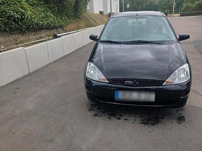 Gebraucht Ford Focus 100 PS (73 kW) 2001 Schwarz Kleinwagen