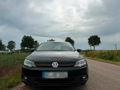 Gebraucht VW Jetta 105 PS (77 kW) 2012 Schwarz Limousine