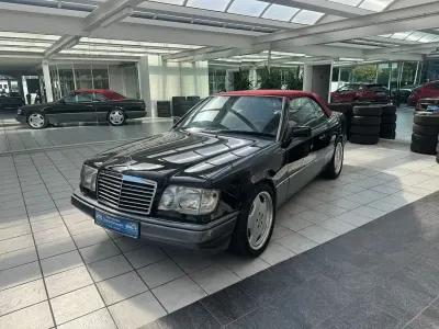 Gebraucht Mercedes E320 220 PS (161 kW) 1995 Schwarz Cabrio