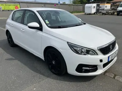 Gebraucht Peugeot 308 Access 102 PS (75 kW) 2019 Weiß Limousine