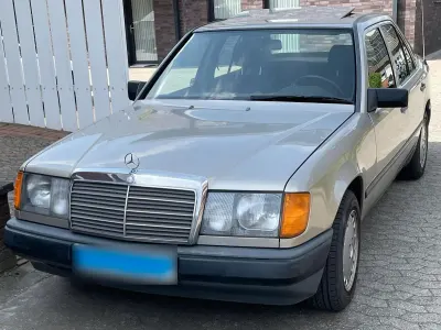 Gebraucht Mercedes E230 132 PS (97 kW) 1988 Silber Limousine