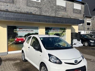 Usata Toyota Aygo Basis 68 CV (50 kW) 2013 Bianco Utilitaria
