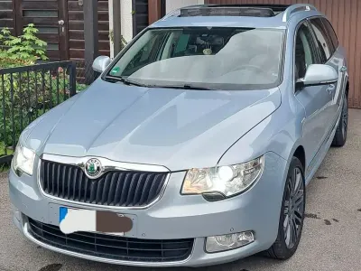 Używany Skoda Superb LAURIN & KLEMENT 170 KM (125 kW) 2012 Niebieski Kombi