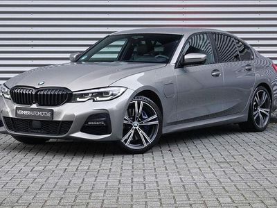Grau Gebraucht 2020 BMW 330e M Sport Limousine | 31.378 € (Etwas zu teuer)