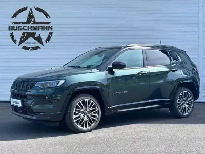 Gebraucht Jeep Compass Summit 179 PS (131 kW) 2025 Grün SUV