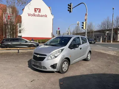 Gebraucht Chevrolet Spark 68 PS (50 kW) 2010 Argon silber/ice silver (m2) Kleinwagen
