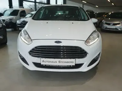 Usata Ford Fiesta Titanium 105 CV (77 kW) 2013 Bianco Utilitaria