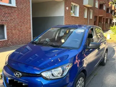 Gebraucht Hyundai i20 Edition 86 PS (63 kW) 2013 Blau Kleinwagen