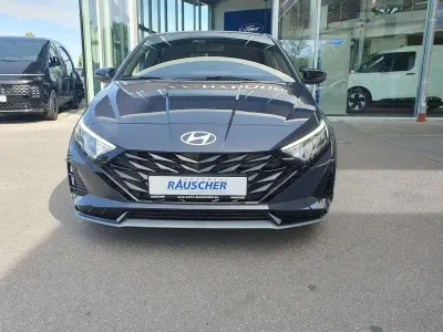 Neu Hyundai i20 Blackline 90 PS (66 kW) 2026 Grau metallic Kleinwagen