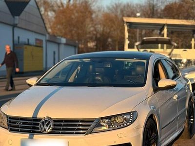 Second-hand VW Passat R-line 160 CP (117 kW) 2015 Alb Berlinǎ