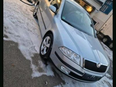 Silber Gebraucht 2009 Skoda Octavia Kombi | 2.100 €