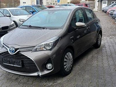 Gebraucht Toyota Yaris Hybrid 73 PS (53 kW) 2017 Grau Kleinwagen