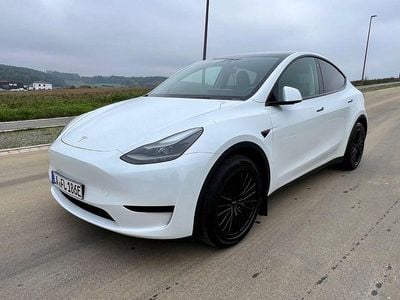 Weiß Gebraucht 2024 Tesla Model Y Standard Range SUV | 33.900 € (Fairer Preis)