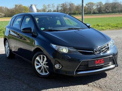 Second-hand Toyota Auris Executive 132 CP (97 kW) 2013 Albastru Berlinǎ