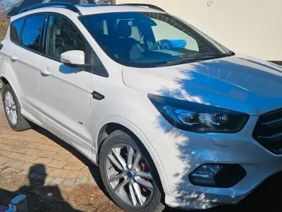 Gebraucht Ford Kuga ST-Line 150 PS (110 kW) 2017 Weiß SUV