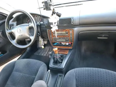 Gebraucht VW Passat 101 PS (74 kW) 1999 Schwarz Limousine
