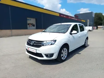 Używany Dacia Sandero Celebration 90 KM (66 kW) 2013 Biały Minivan