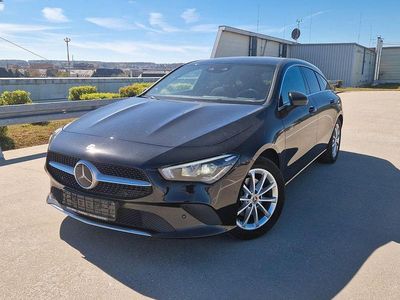 Gebraucht Mercedes CLA200 Shooting Brake 150 PS (110 kW) 2023 Schwarz Kombi