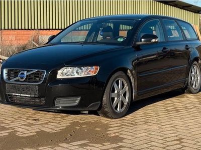 Second-hand Volvo V50 136 CP (100 kW) 2011 Negru Break