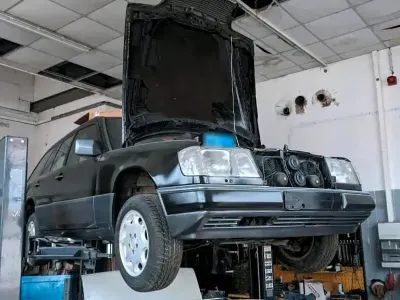 Gebraucht Mercedes 300 180 PS (132 kW) 1990 Schwarz Kombi