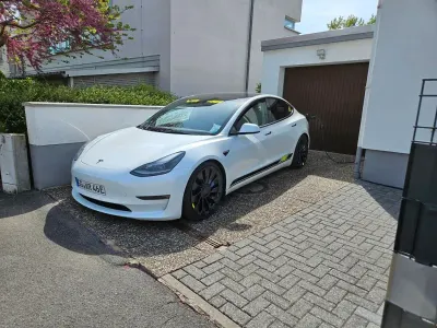 Käytetty Tesla Model 3