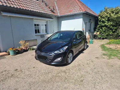 Gebraucht Hyundai i30 Edition 110 PS (80 kW) 2015 Schwarz Limousine