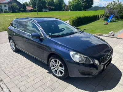 Gebraucht Volvo V60 Momentum 163 PS (119 kW) 2014 Blau Kombi