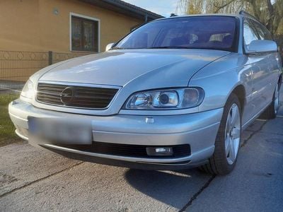 Usado Opel Omega Design Edition 120 HP (88 kW) 2001 Prateado Carrinha