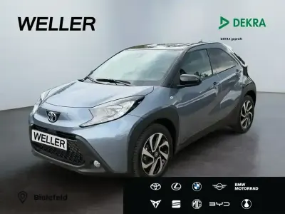Gebraucht Toyota Aygo 72 PS (52 kW) 2026 Celestite grey / black mica (grau) Kleinwagen
