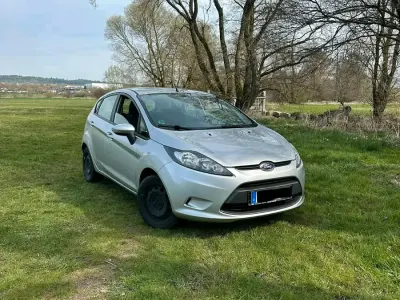 Gebraucht Ford Fiesta 75 PS (55 kW) 2012 Grau Limousine