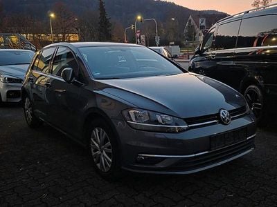 Gebraucht VW Golf VII Comfortline 125 PS (91 kW) 2018 Grau Limousine