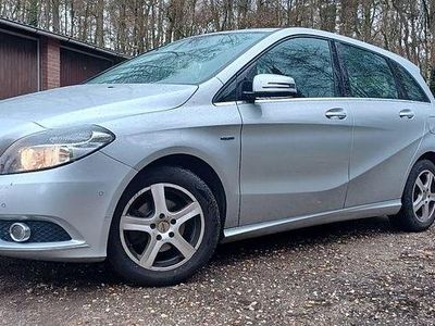 Gebraucht Mercedes B180 109 PS (80 kW) 2012 Silber Van / Kleinbus