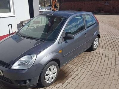 Grau Gebraucht 2003 Ford Fiesta Trend Kleinwagen | 1.099 € (Fairer Preis)