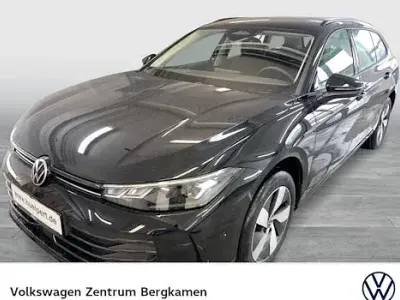Gebraucht VW Passat Basis 150 PS (110 kW) 2025 Schwarz Kombi