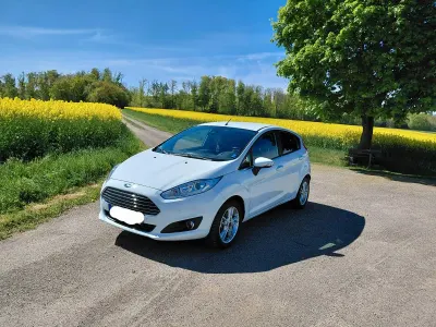 Gebraucht Ford Fiesta Titanium 101 PS (74 kW) 2016 Weiß Kleinwagen